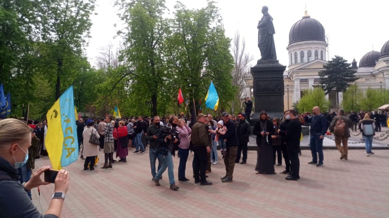 В Одессе радикалы собрались на марш националистов. Фото: Страна