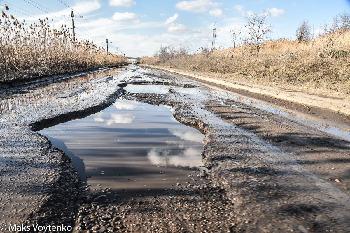 Фото: В одном из районов Одессы снег сошел вместе с асфальтом